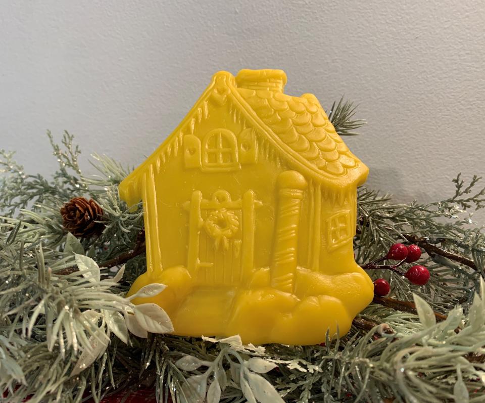 Beeswax Santa&#39;s Cottage